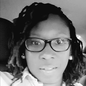 Meet your Posher, Larissa